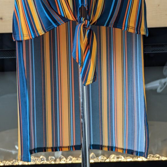 NEW Hi Low Colorful Cuffed Sleeve Front Tie Top Sized Medium from Suzy Shier - Picture 4 of 14